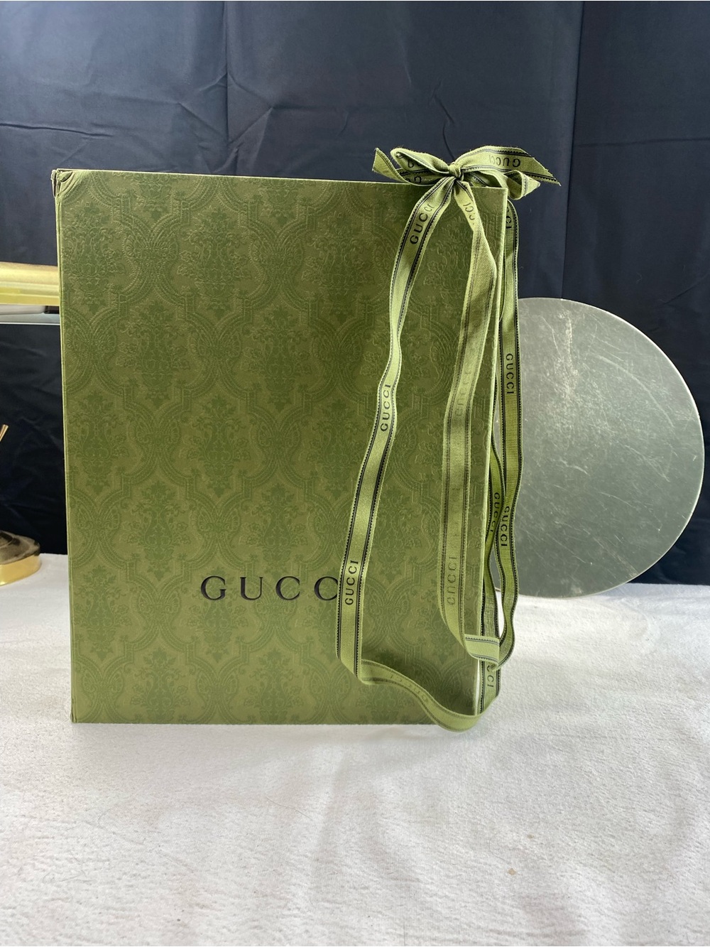 Gucci Gift Box with Ribbon - Picture 8 of 8